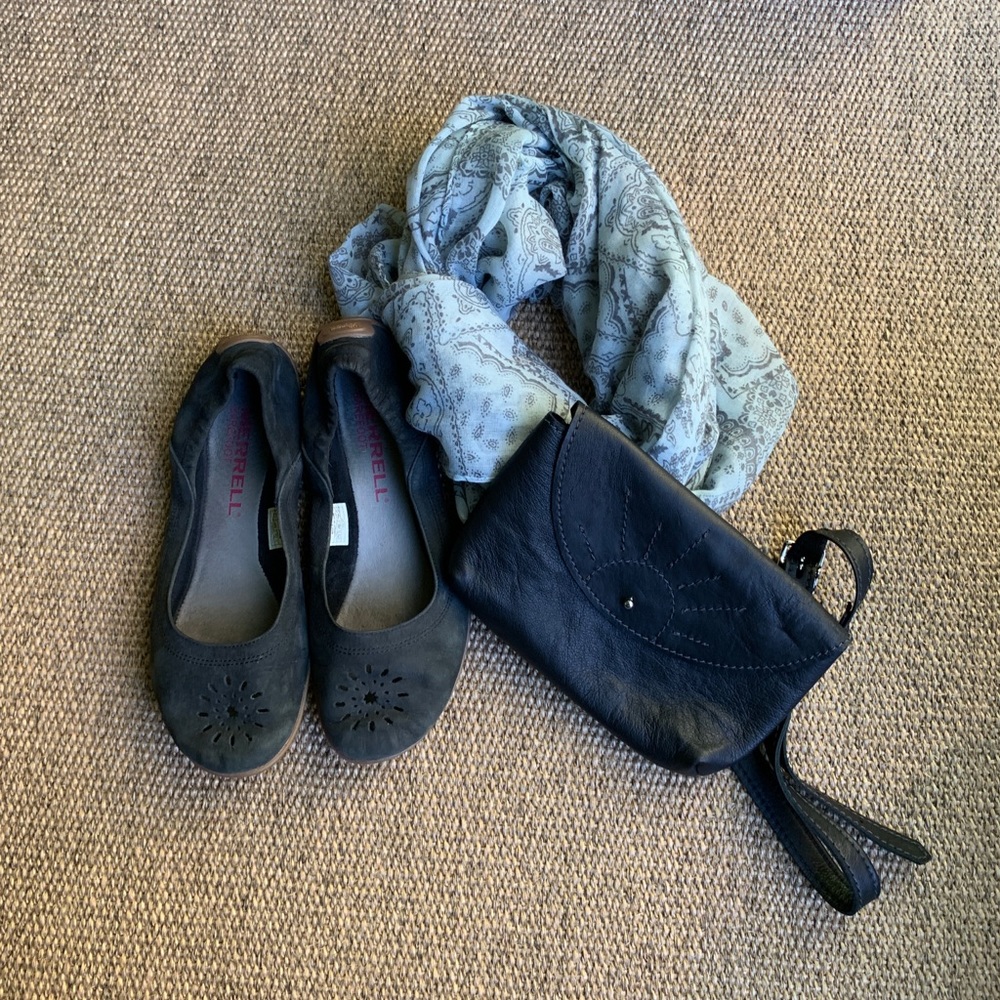 Black Merrell cutout flats size 8.5
